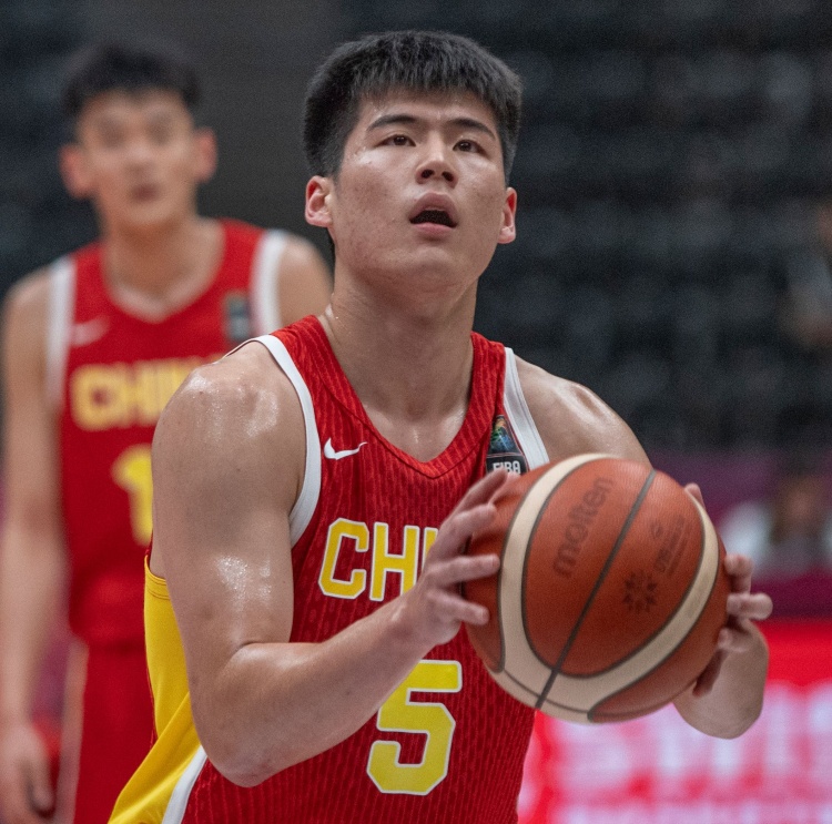 打得很强硬！陈家政全场6中3&三分3中2得到10分4助2断
