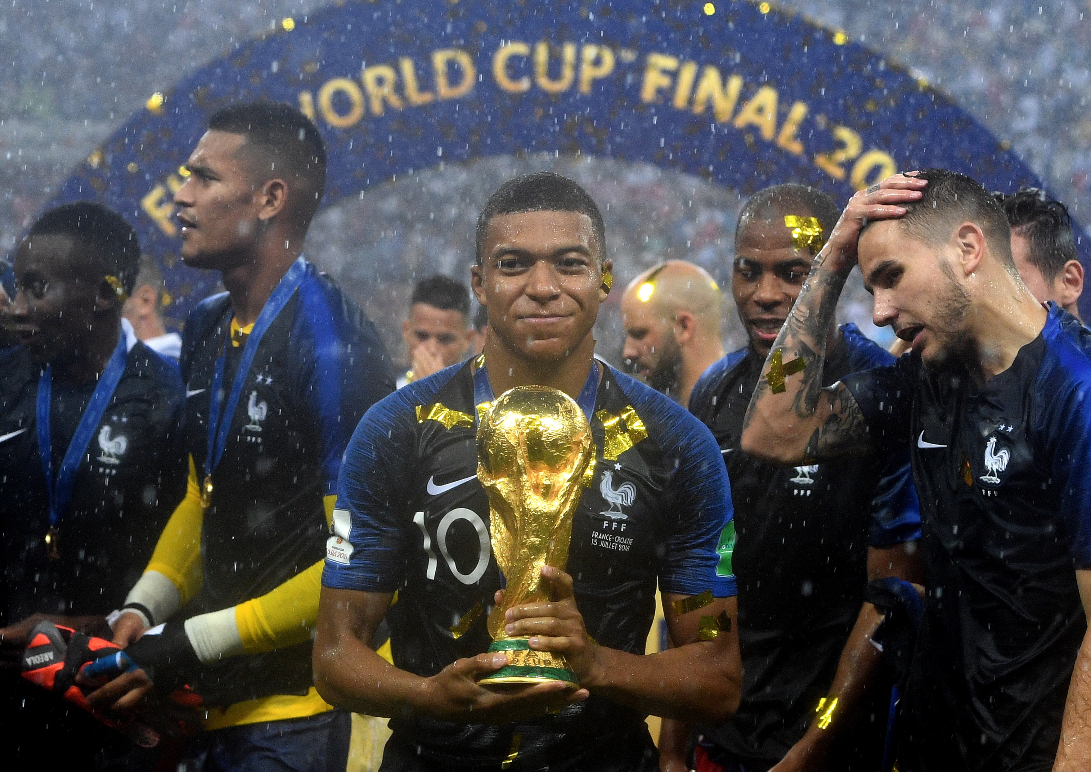 FIFA：登贝莱等巴黎三人、姆巴佩、恩佐有机会成为“双世界冠军”