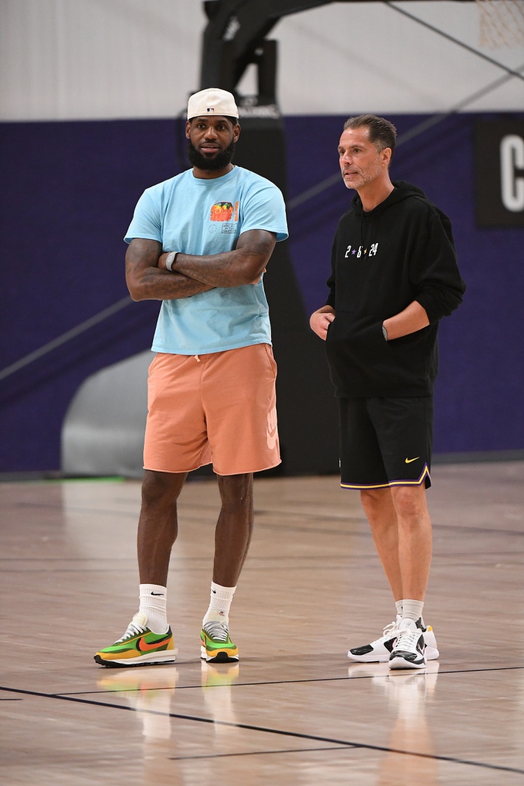 NBA高管：到现在湖人也没宣布过詹姆斯执行了选项 这非常奇怪🤔