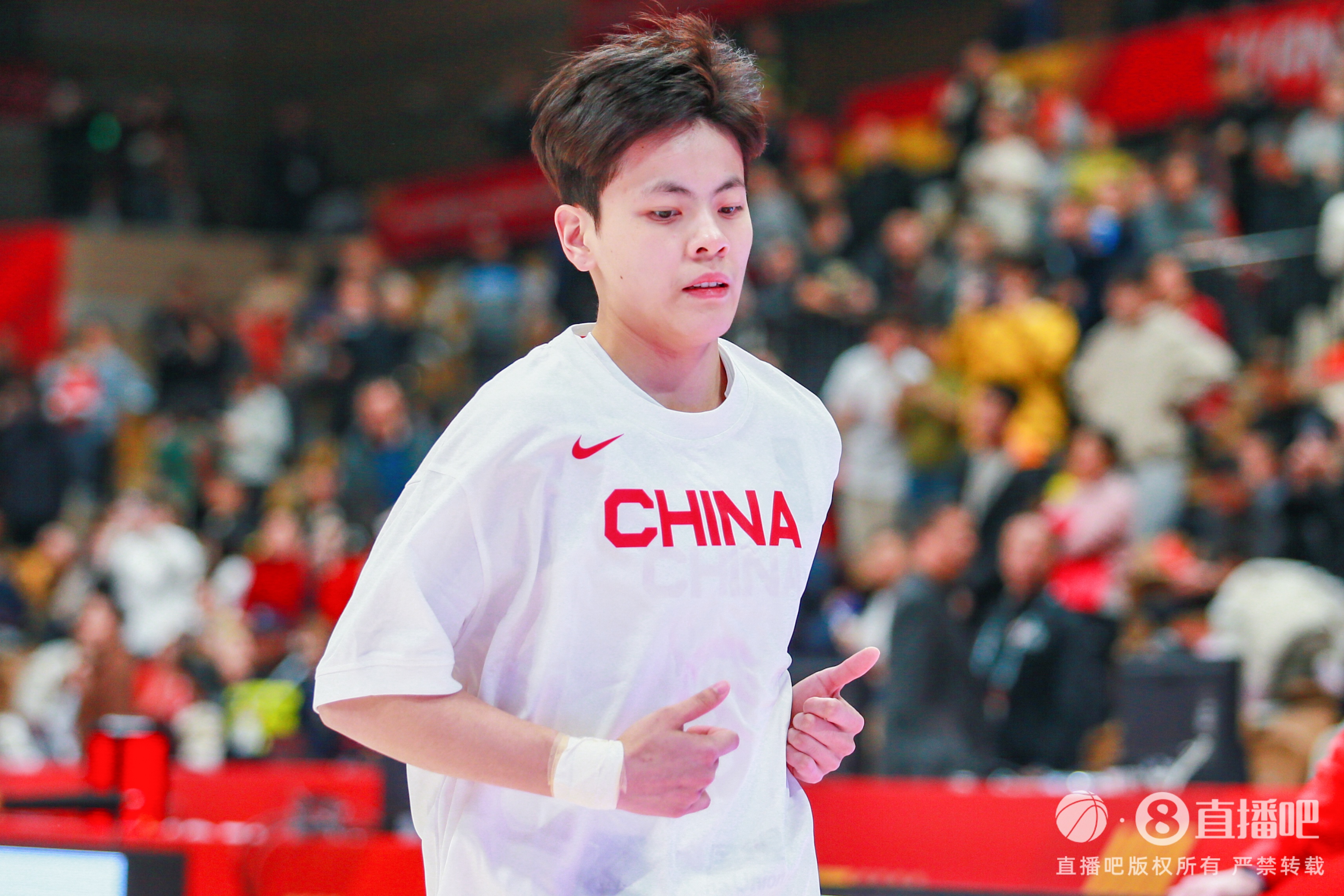FIBA发问：作为WCBA历史首位00后FMVP 杨舒予亚洲杯场均多少分？
