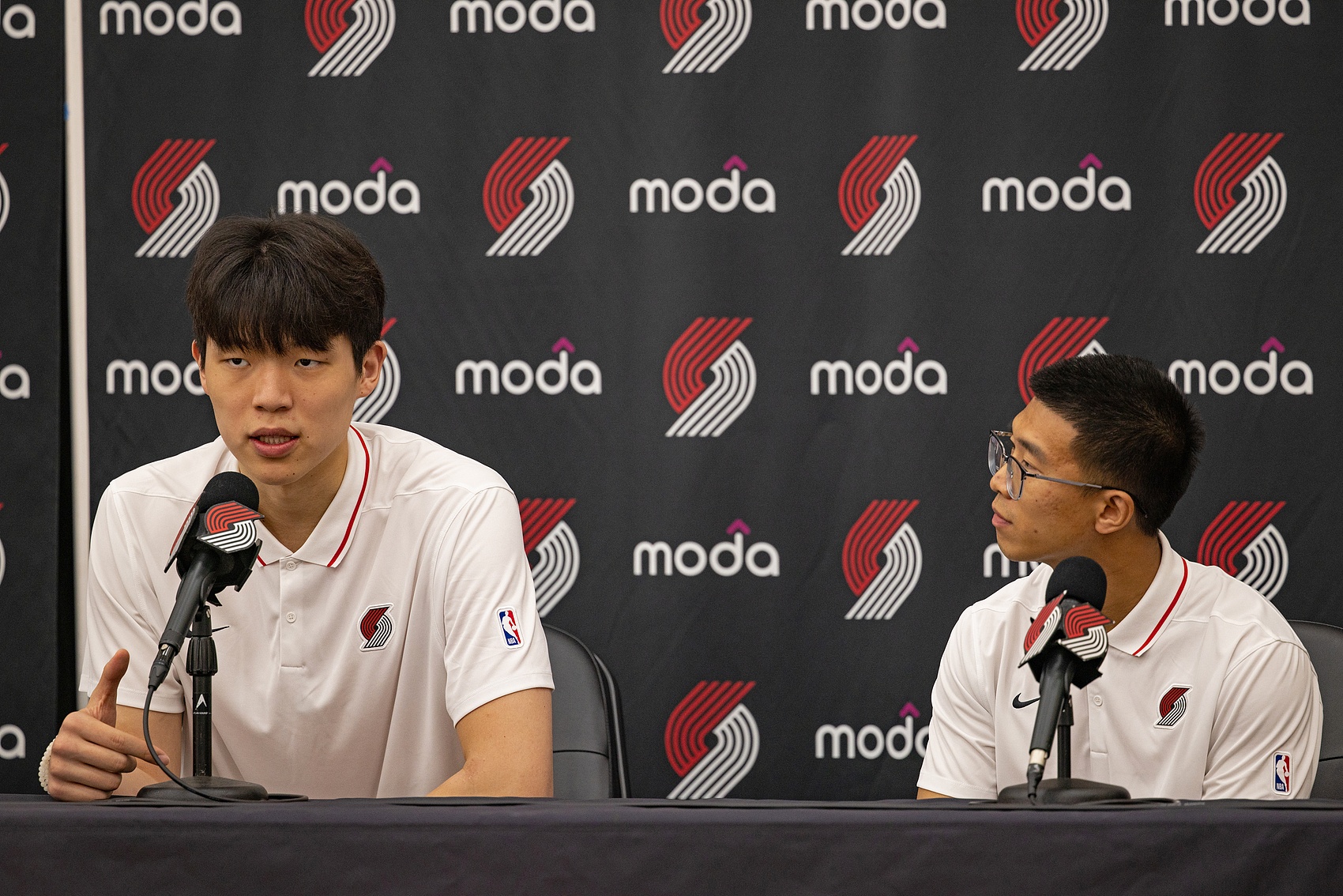 😂首秀紧张吗？杨瀚森：我倒是不紧张 感觉Chris比我紧张多了