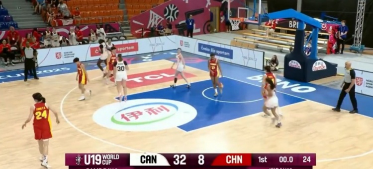 全面下风！中国女篮U19首节8-32净负加拿大队24分 梁雅琦6分