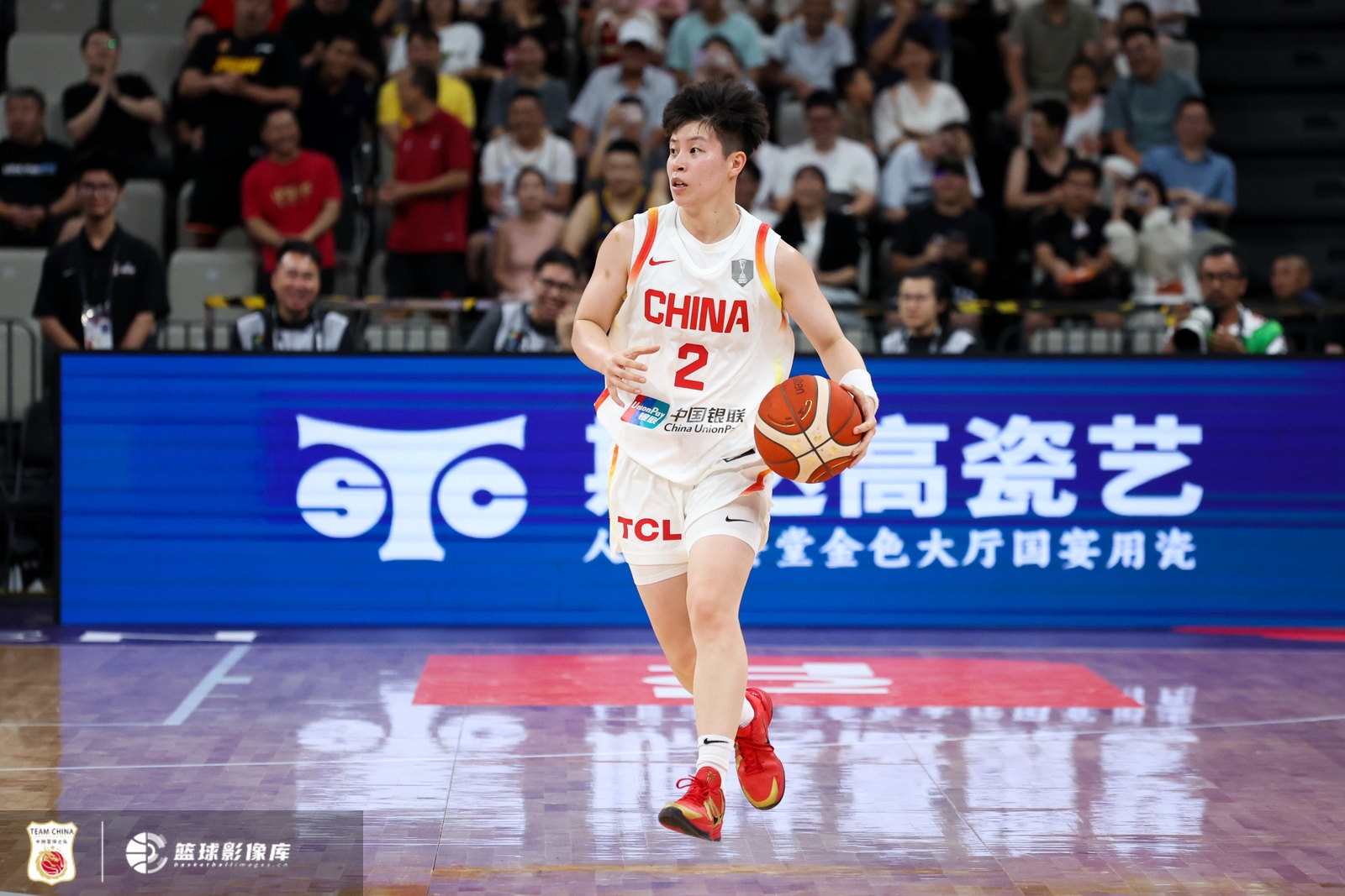 李缘：打一场进一步 主教练在磨合不同的阵容 为后边的比赛做准备