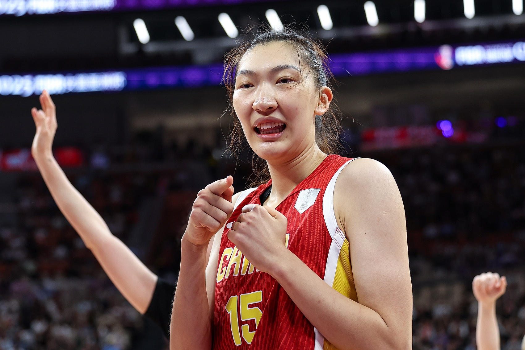 填满数据栏！韩旭13投7中拿下18分12板1助1断2帽 正负值+20