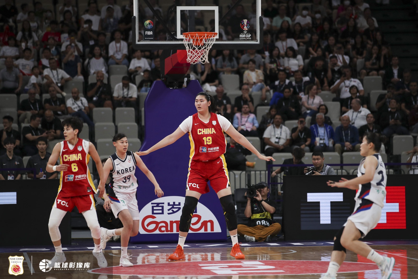 媒体人：让双塔打低位效率不高 韩旭更适合挡拆 内传张子宇不太好