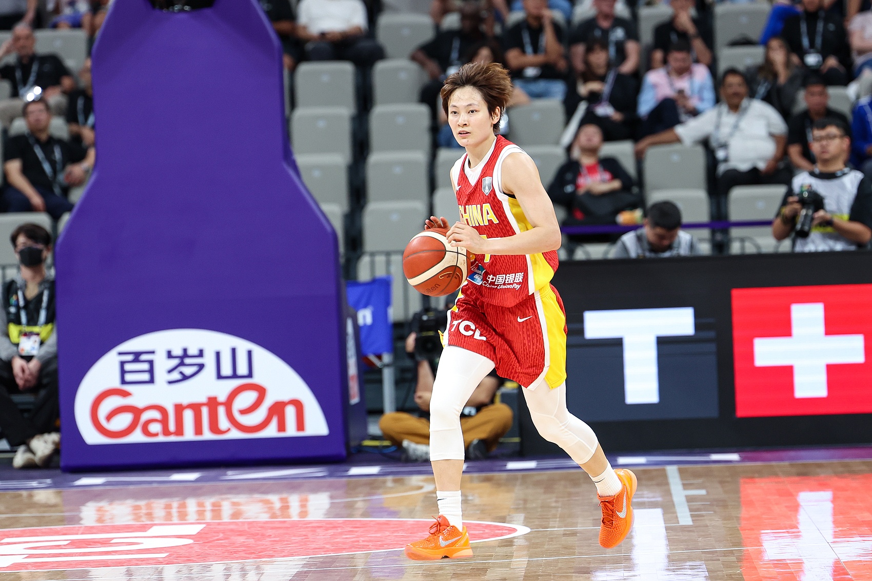 打得很稳！队长杨力维5中2拿到5分外加4助1断
