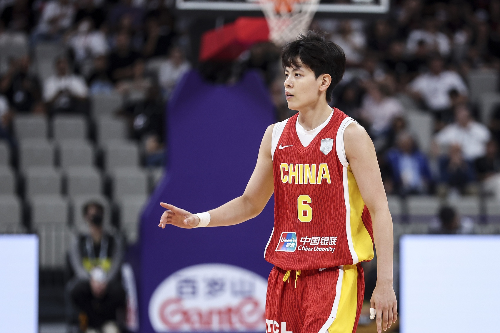 稳住！中国女篮半场42-23新西兰！杨舒予10+3+3 张子宇4分钟6分