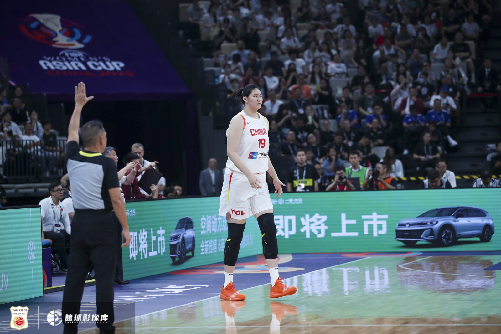 媒体人：张子宇是进攻强点和防守弱点 她只要上场就必须是主攻点