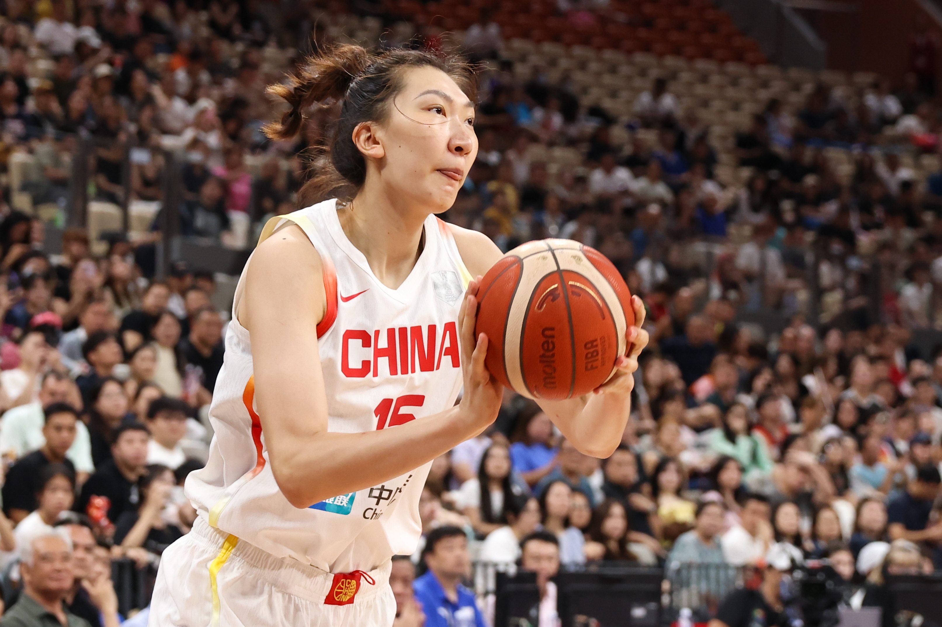 效率不行！韩旭半场8投仅3中拿到6分4板3助 正负值-11全队最低