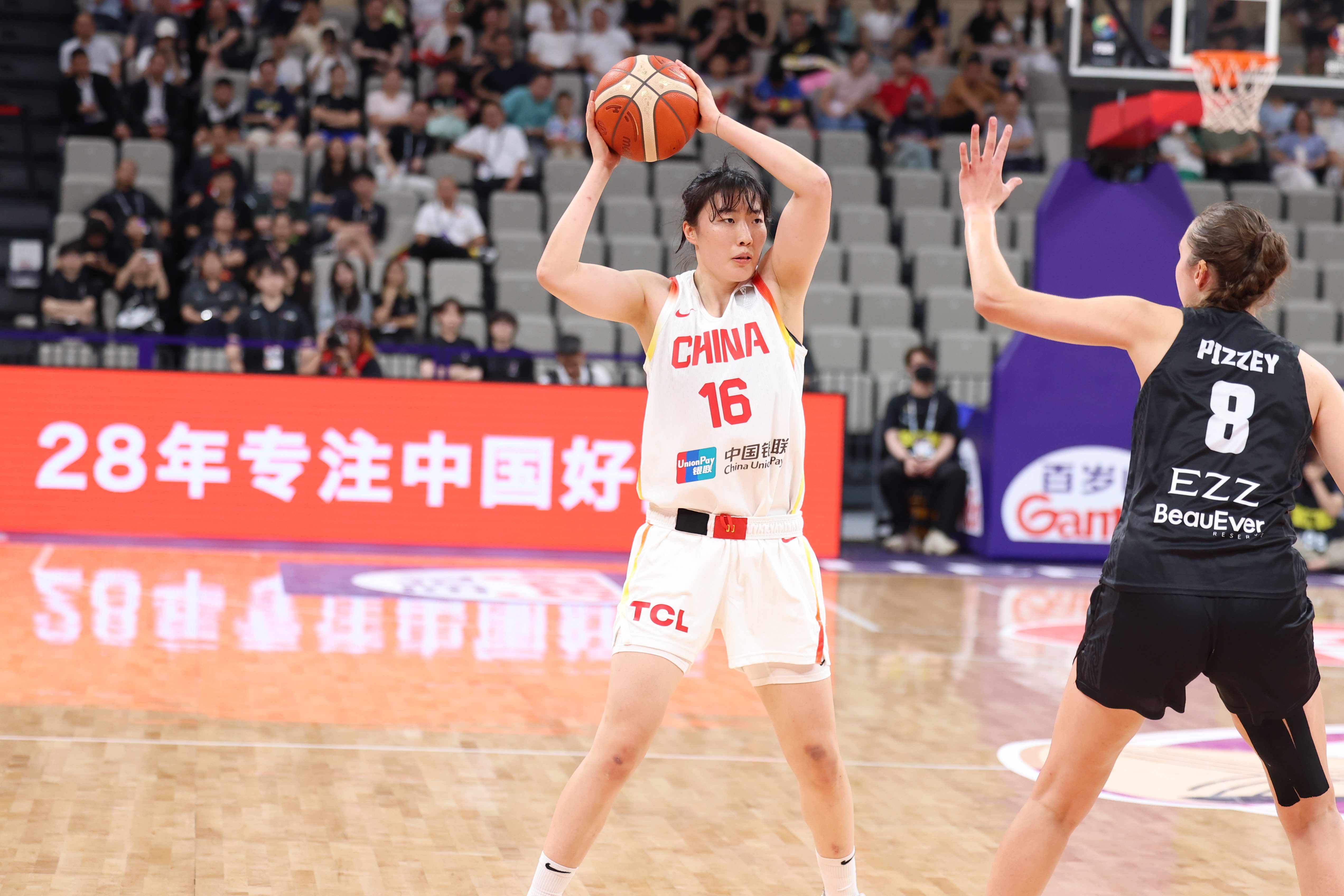 中国女篮上半场三分10中7 罗欣棫5中3&杨力维2中2 韩国女篮10中1