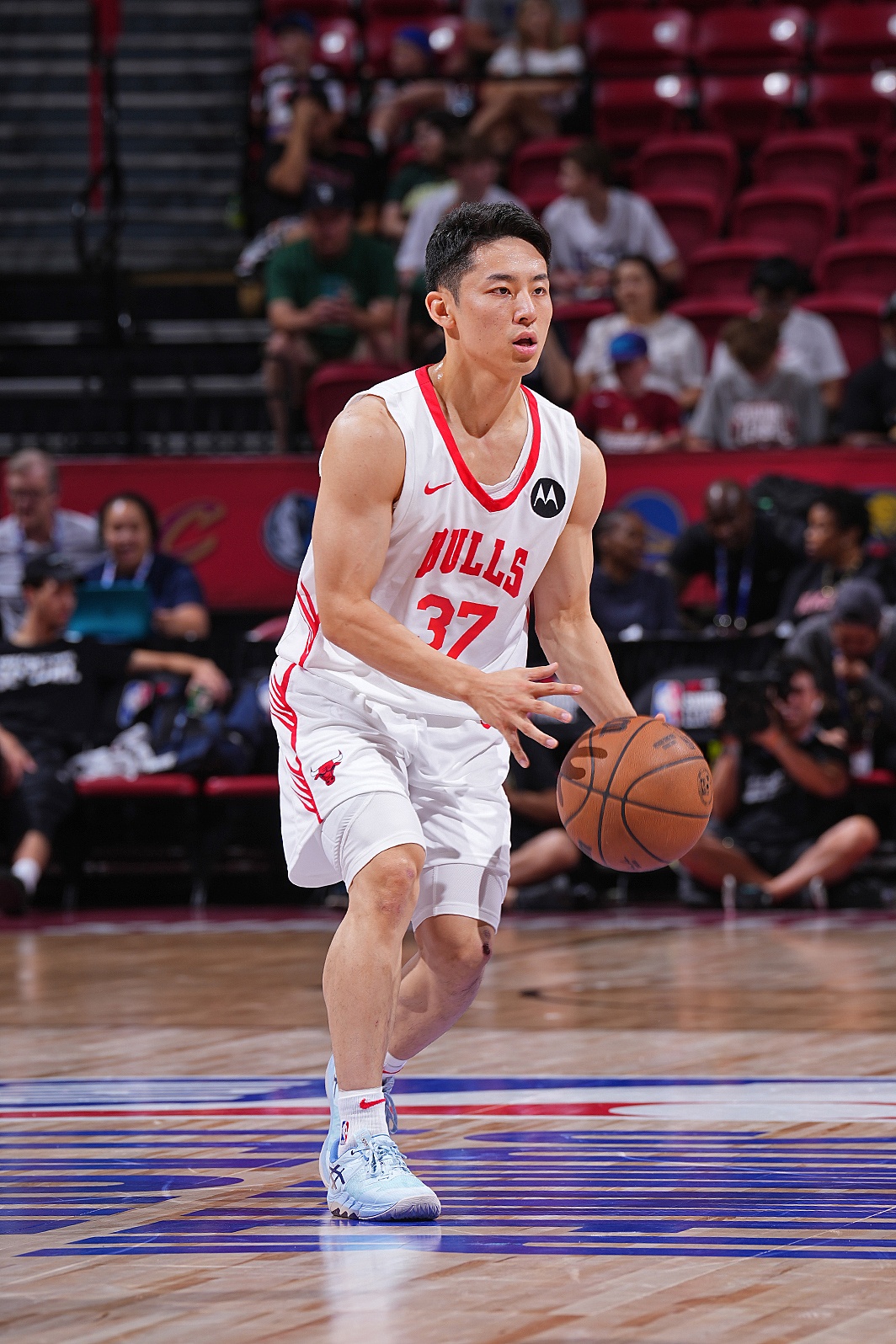 媒体人：河村与公牛签下双向合同 亚洲杯就见不到他了！