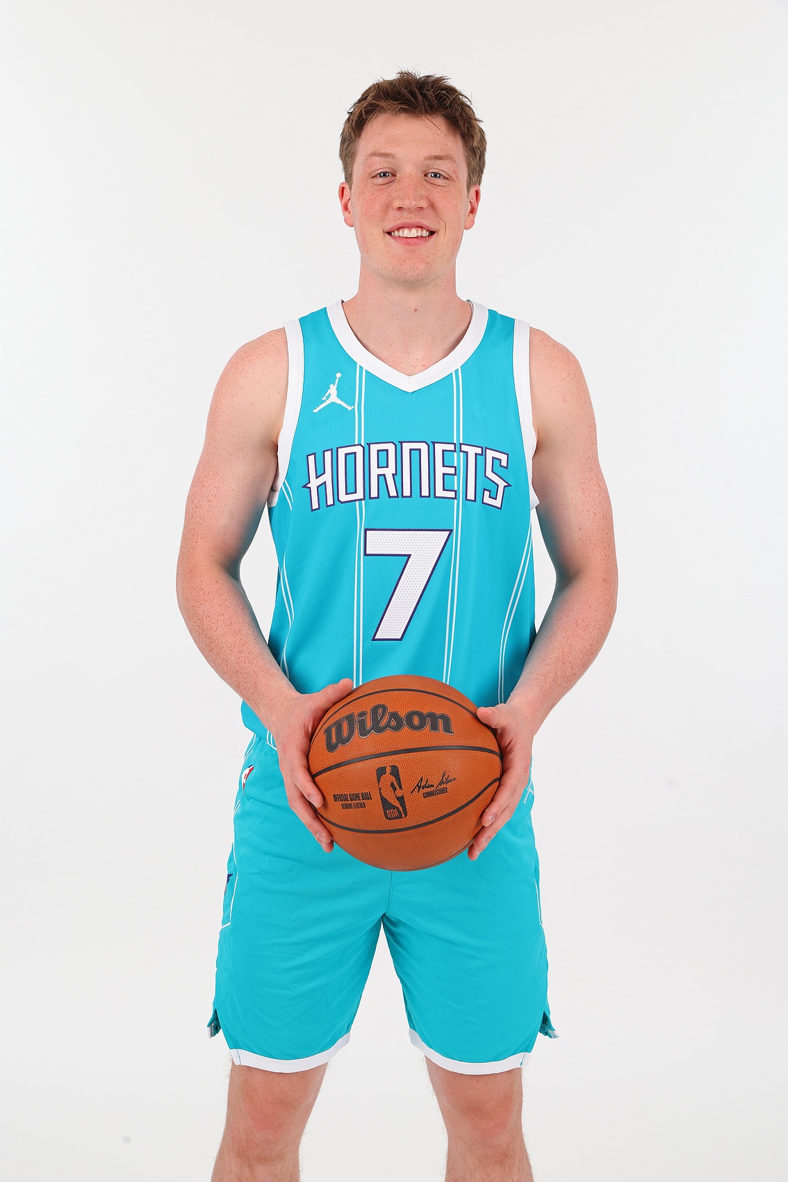 效率需要提高！4号秀克尼佩尔21中8拿到21分5板2助