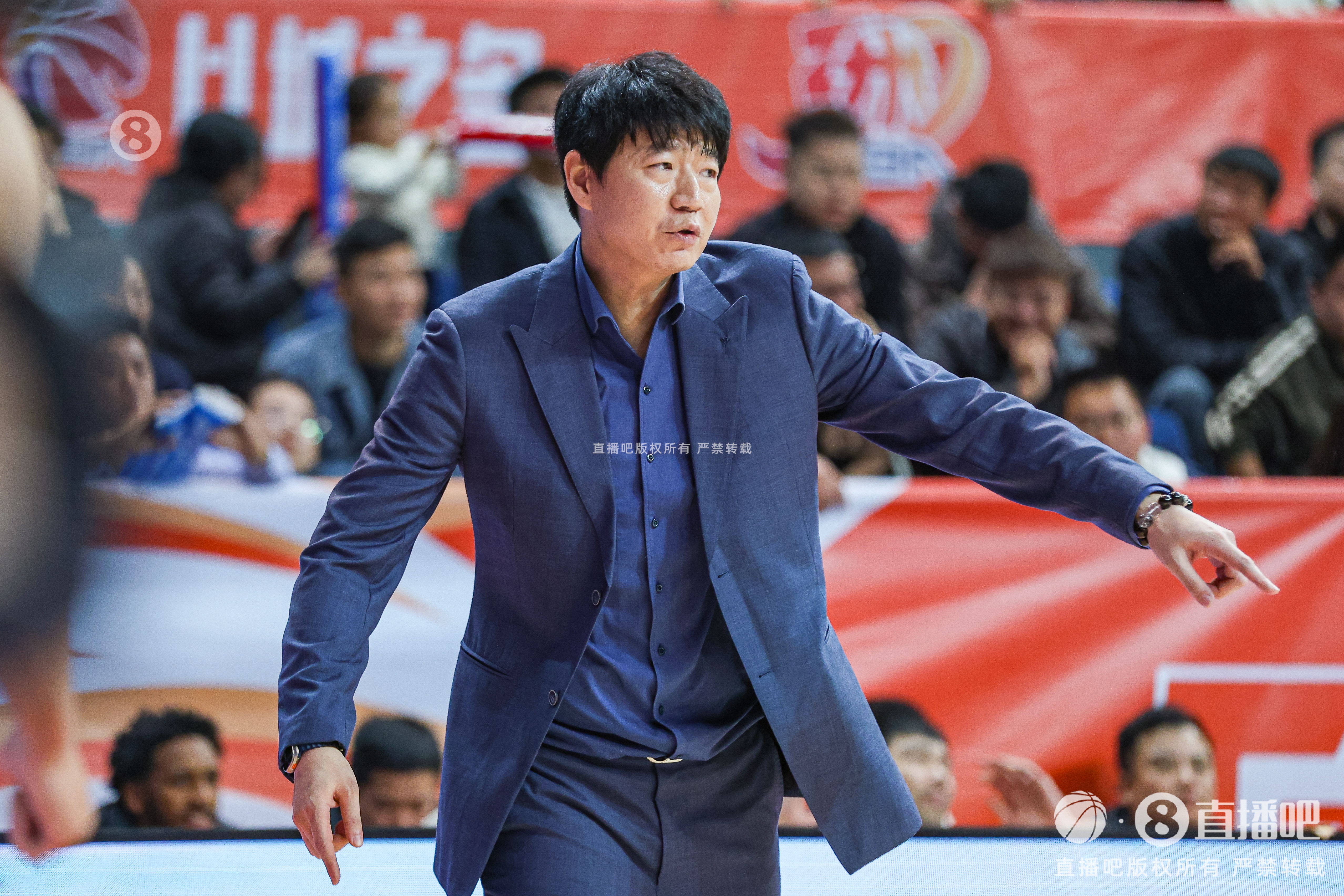 夏晓司：邱彪从美国归来便来到训练场指挥 谢智杰也归队训练了
