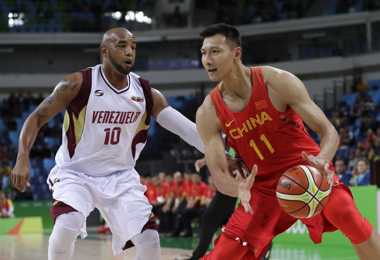 中国男篮世界大赛没赢过委内瑞拉 19年身高占优下篮板被爆21个