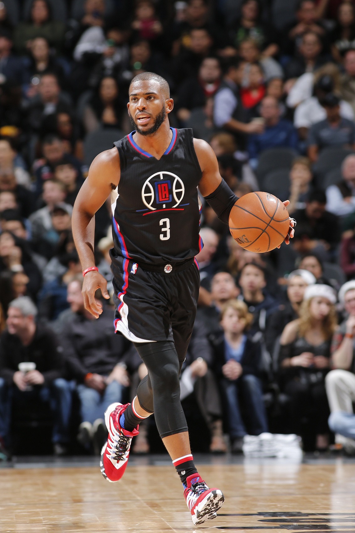 还是CP3！队记：比尔主动将3号球衣给保罗穿 自己还没决定穿几号