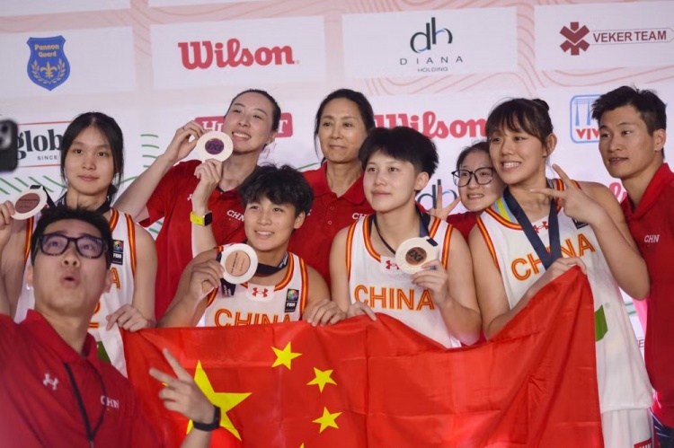 👀媒体人：国内U19打法最接近田中心的是湖北队的王嘉欣