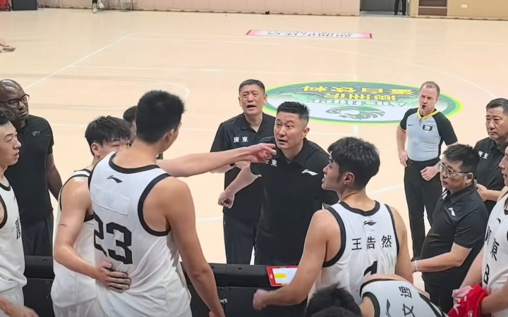 杜锋徐昕争执？媒体人：以前球员被骂习惯 如今00后不惯着这一套